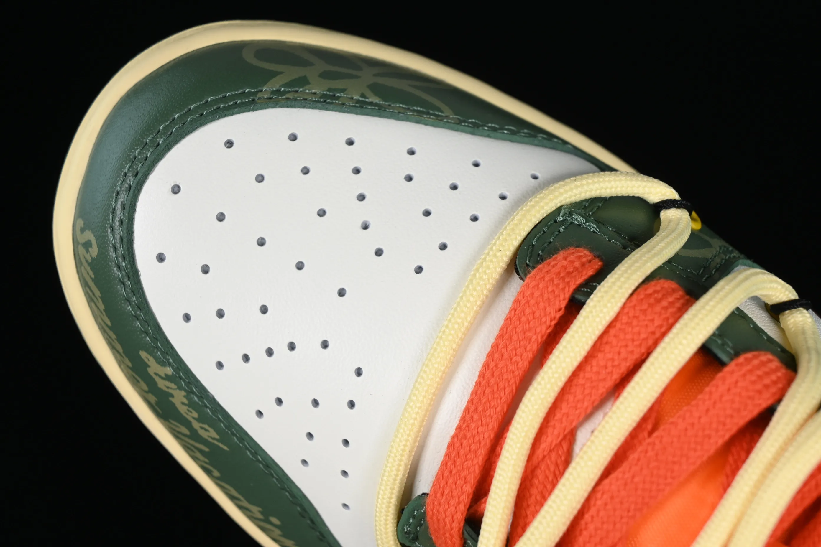 All Categories Nk SB Dunk Series Nk SB Dunk Low Low-top Sneakers Nk Dunk Low Panda Prank-Street Summer Graffiti Green Orange SB Strappy Low-top Casual Sneakers DD1391-300
